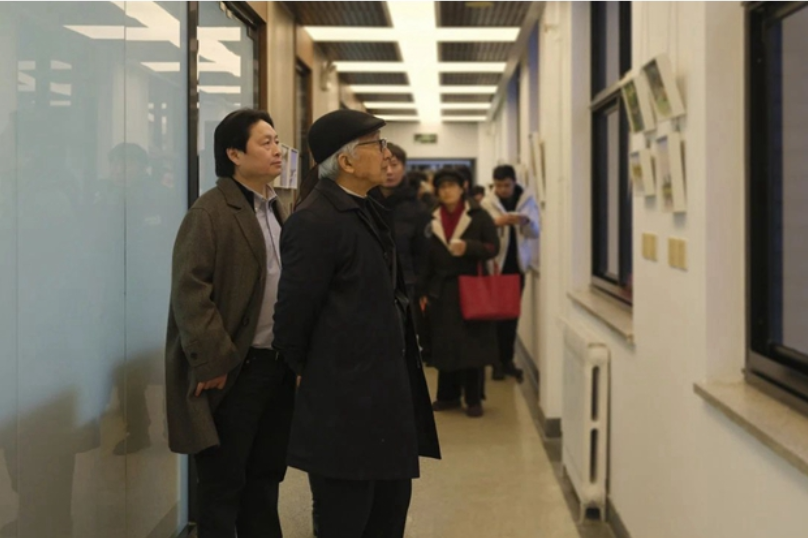 对话老一辈“油画人”：中央美院老先生参观油画系学术研究展