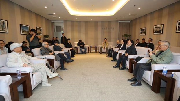 牢记艺术为人民：靳尚谊、杜键等老先生教检“社会实践与艺术考察”教学成果