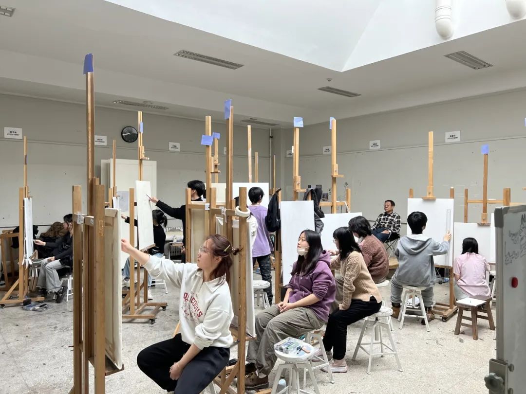 新学期，美院开课