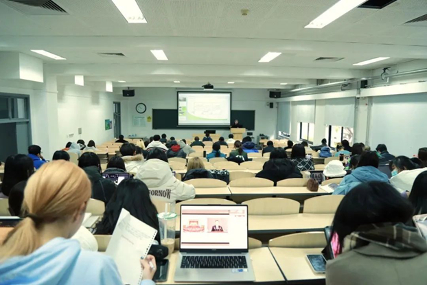 听课现场丨从工作室走到大自然的油画写生课